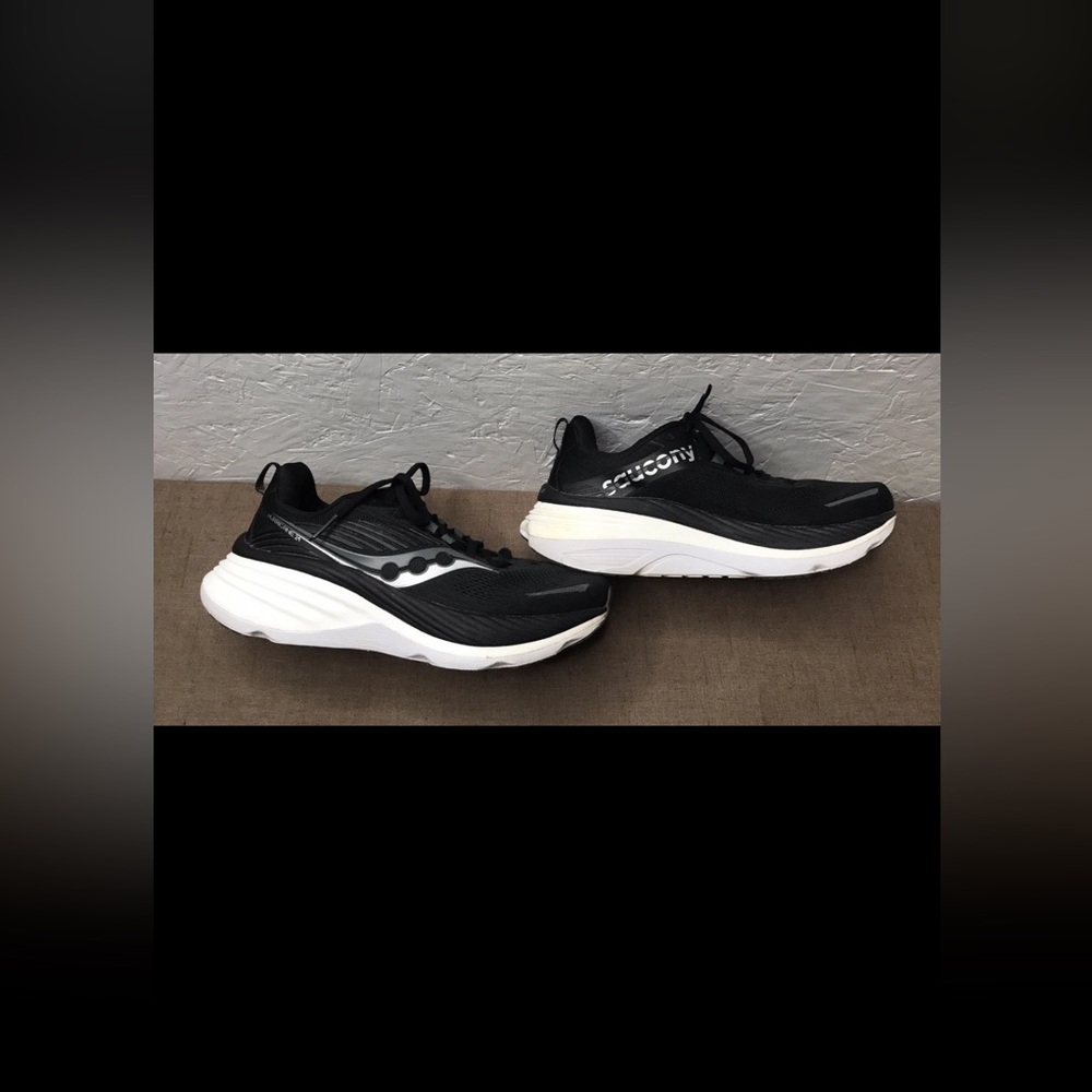 Saucony Hurricane 24 Women's Running Shoes Black Carbon Mesh Sneakers Size 8W